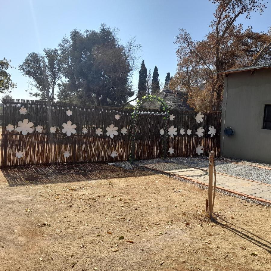 The Monument Barnyard Farm Centurion Exterior photo