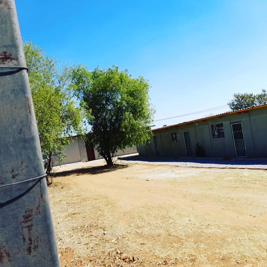 The Monument Barnyard Farm Centurion Exterior photo